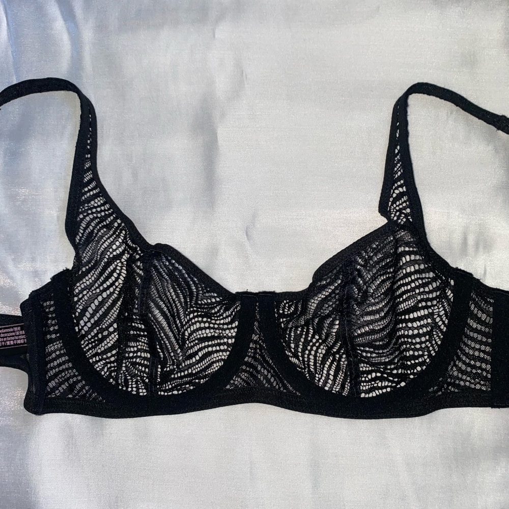Victoria's Secret Very Sexy Underwire Unlined Balconet Bra Black 32C NWT